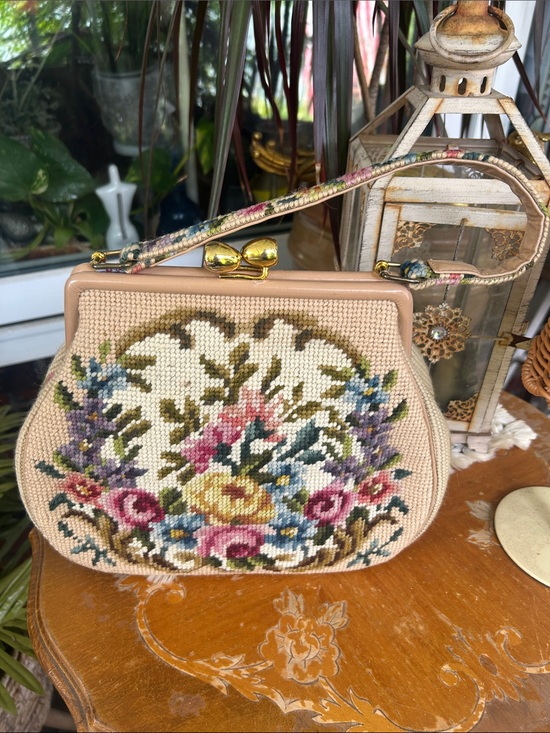 Vintage Handbags - Vintage Floral Needlepoint Handbag